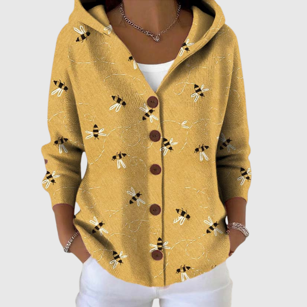 "Helene | Bequemer Strickcardigan mit Kapuze" could be rewritten as "Helene | Gemütlicher Strickcardigan mit praktischer Kapuze".
