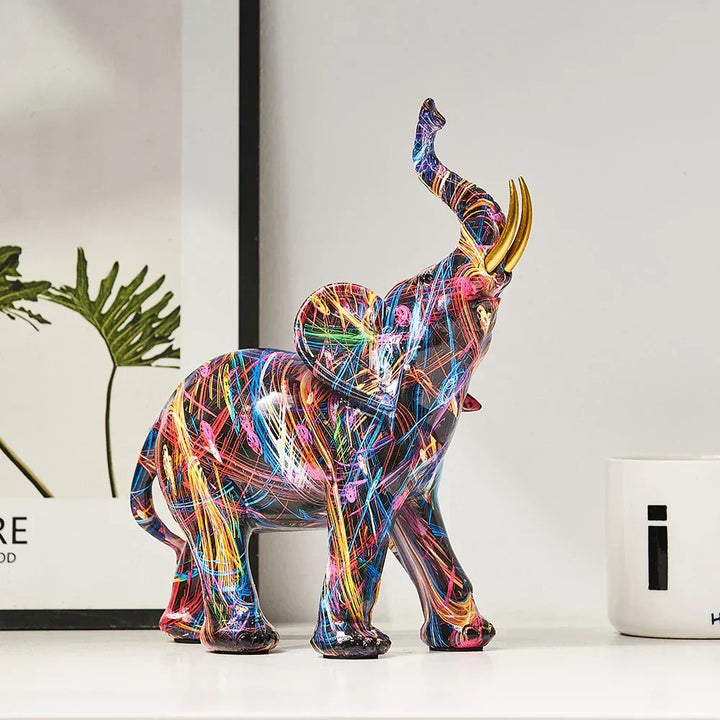 Kreative Elefanten-Skulptur im Graffiti-Stil