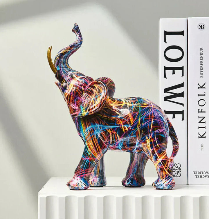 Kreative Elefanten-Skulptur im Graffiti-Stil