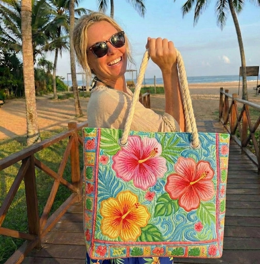 Handgemachte Strandtasche mit tropischem Blumenmuster